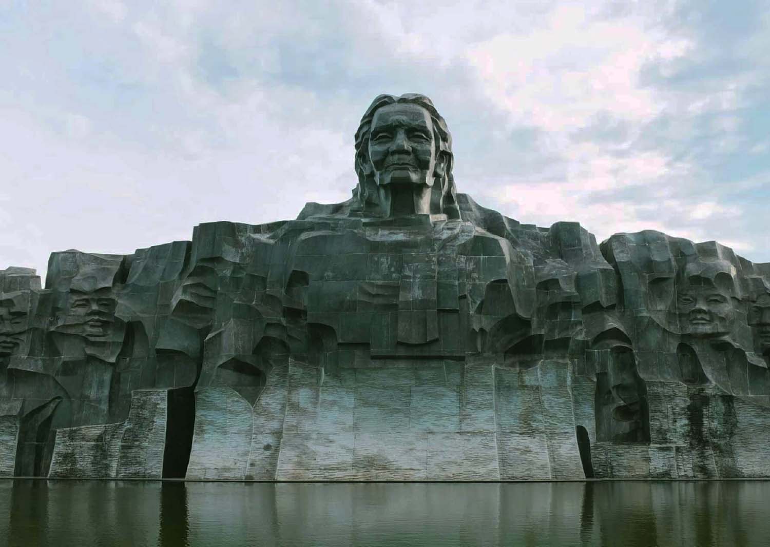 Tượng đài Mẹ Thứ