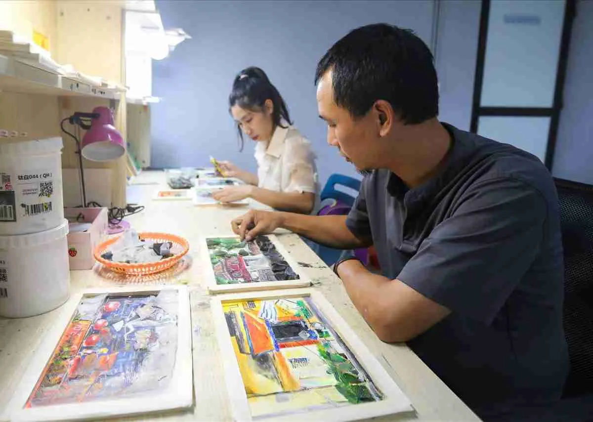 Tái chế thủy tinh nghệ thuật – Khi mảnh vỡ hóa thành ánh sáng