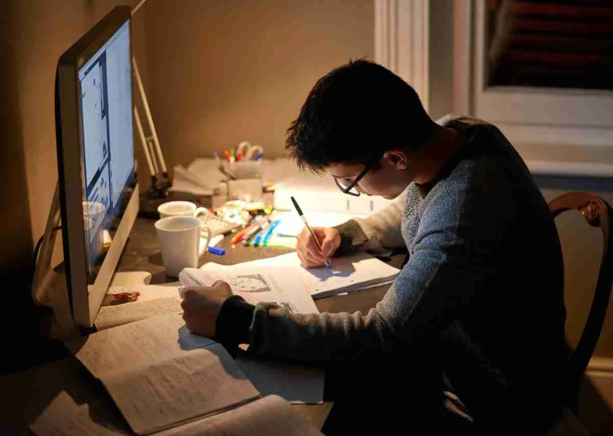 Khám Phá Bí Quyết Học Tập của Quán Quân Đỉnh Olympia 2025 Trần Bùi Bảo Khánh