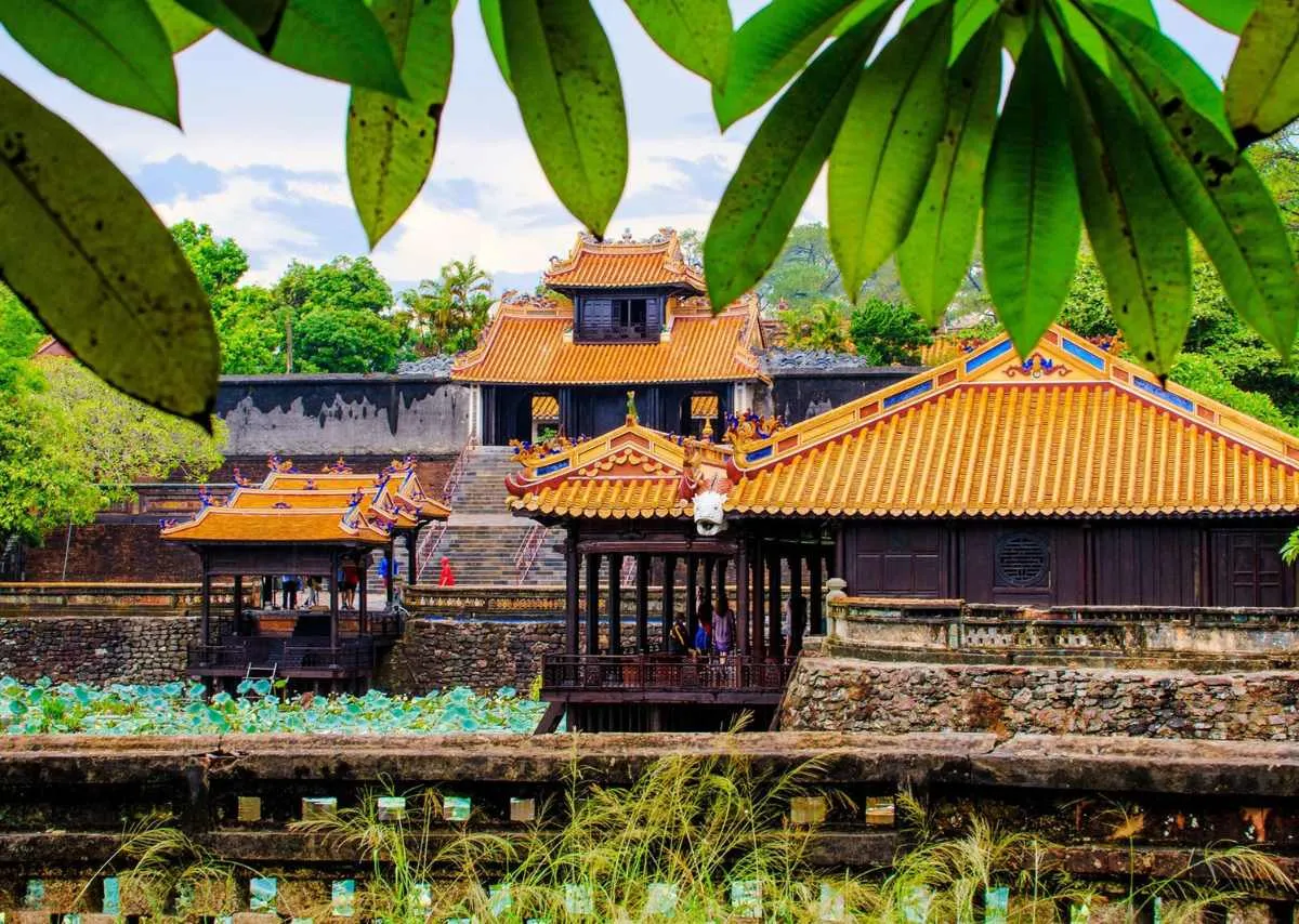 Lăng Tự Đức – Bức thư tuyệt mệnh viết bằng đá và nước