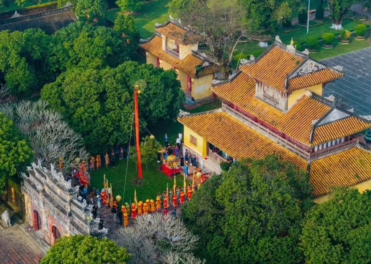 Chạm vào lịch sử, nghe tiếng vọng từ hoàng cung Huế