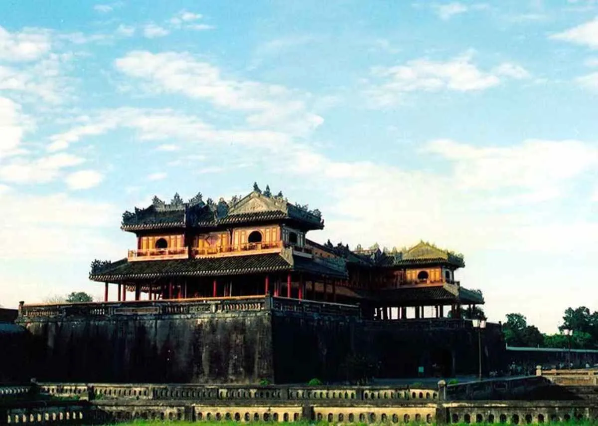 Chạm Vào Lịch Sử, Nghe Tiếng Vọng Từ Hoàng Cung Huế