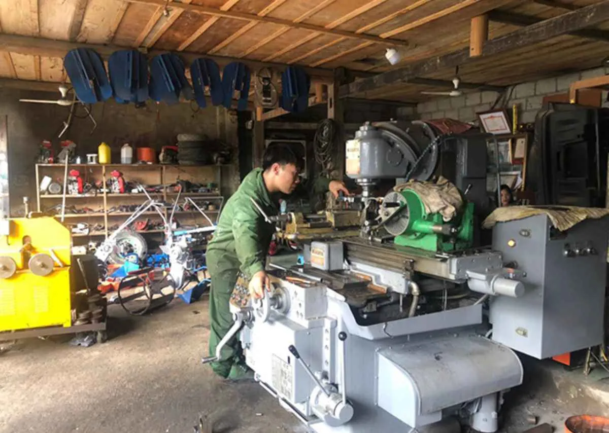 Những Người Thợ Làm Nên Kỳ Tích Giữa Làng Quê Việt