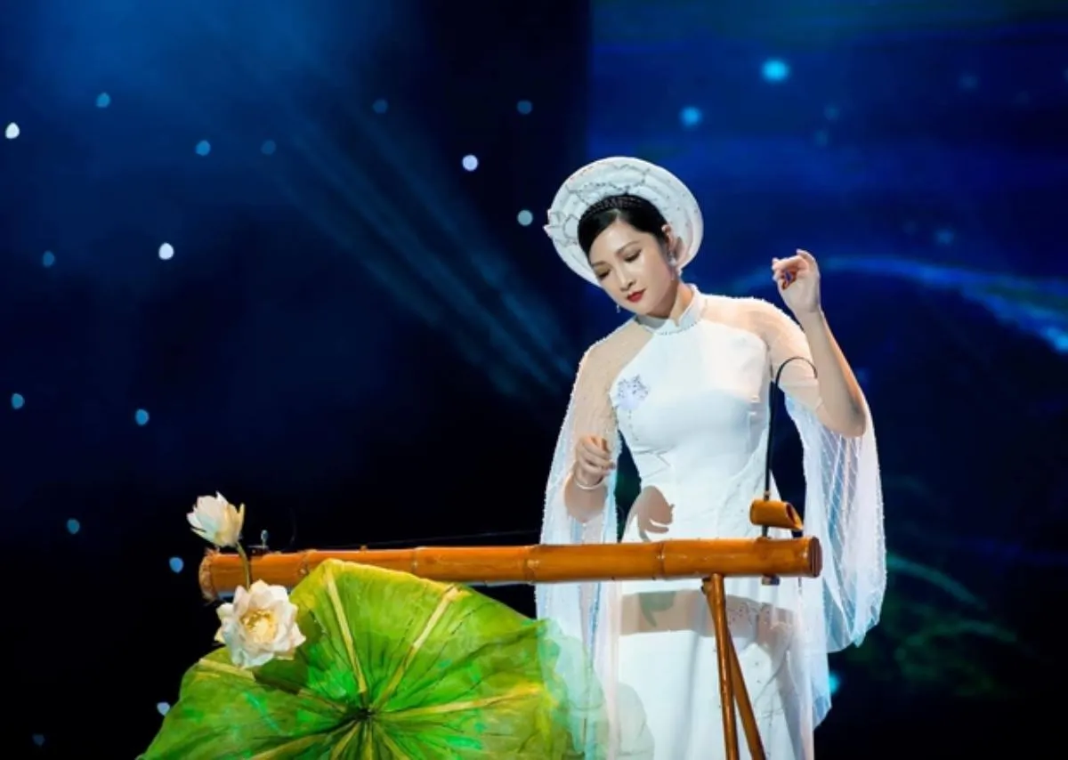 Nghệ sĩ trẻ Việt mang đàn bầu ra sân khấu quốc tế