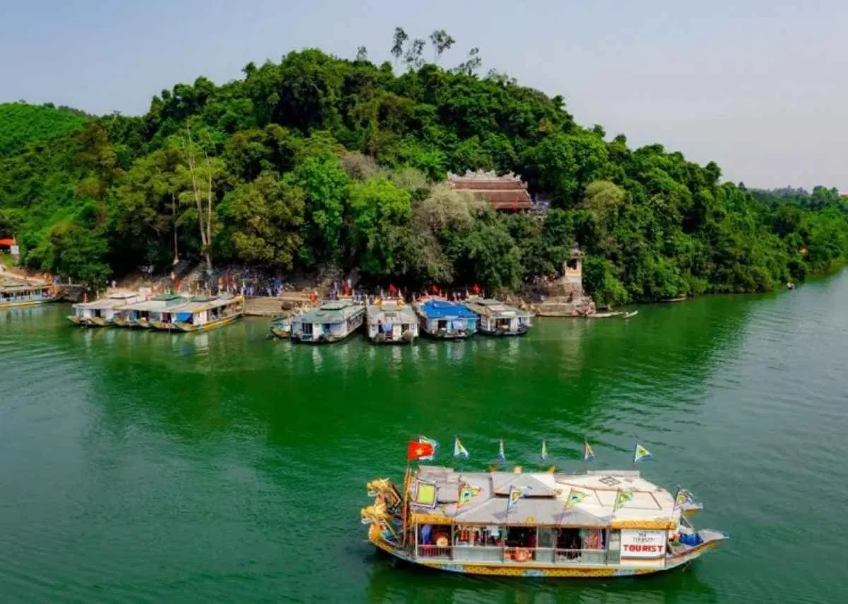 Điện Hòn Chén – Hành trình của niềm tin và ký ức