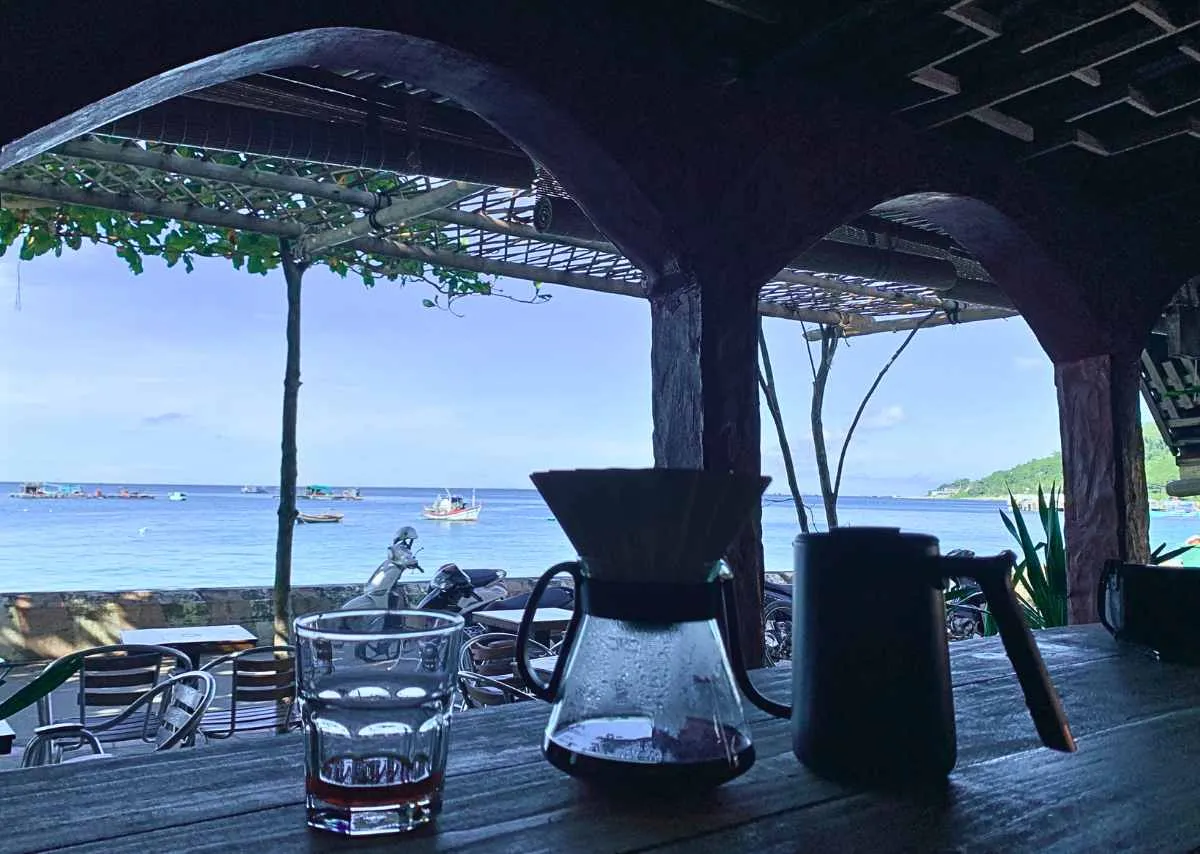 Cà phê cảng – Nơi những người thợ tàu kể chuyện biển