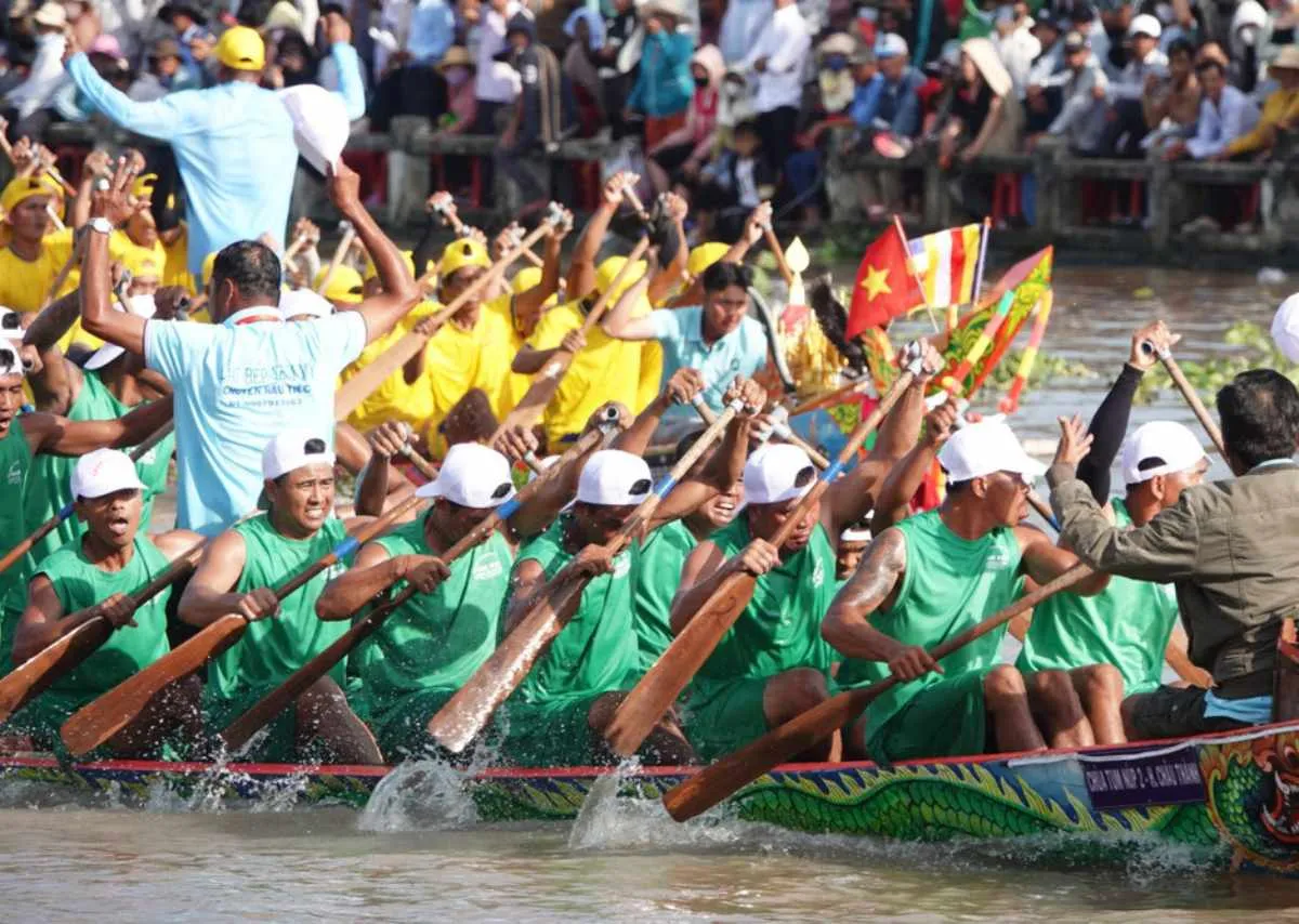 Đua ghe Ngo Cần Thơ – Nơi nhịp chèo kể chuyện niềm tin