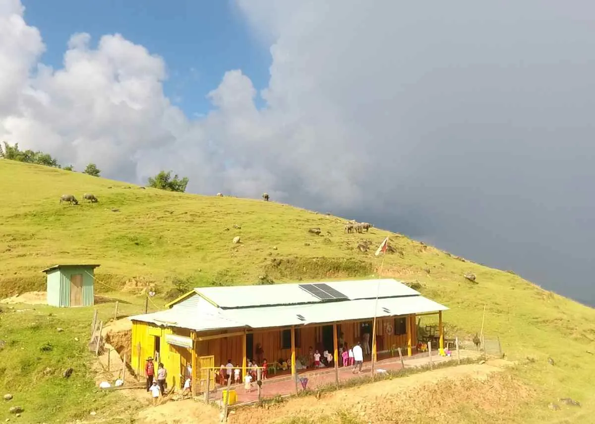 Người thầy mang chữ lên núi 2