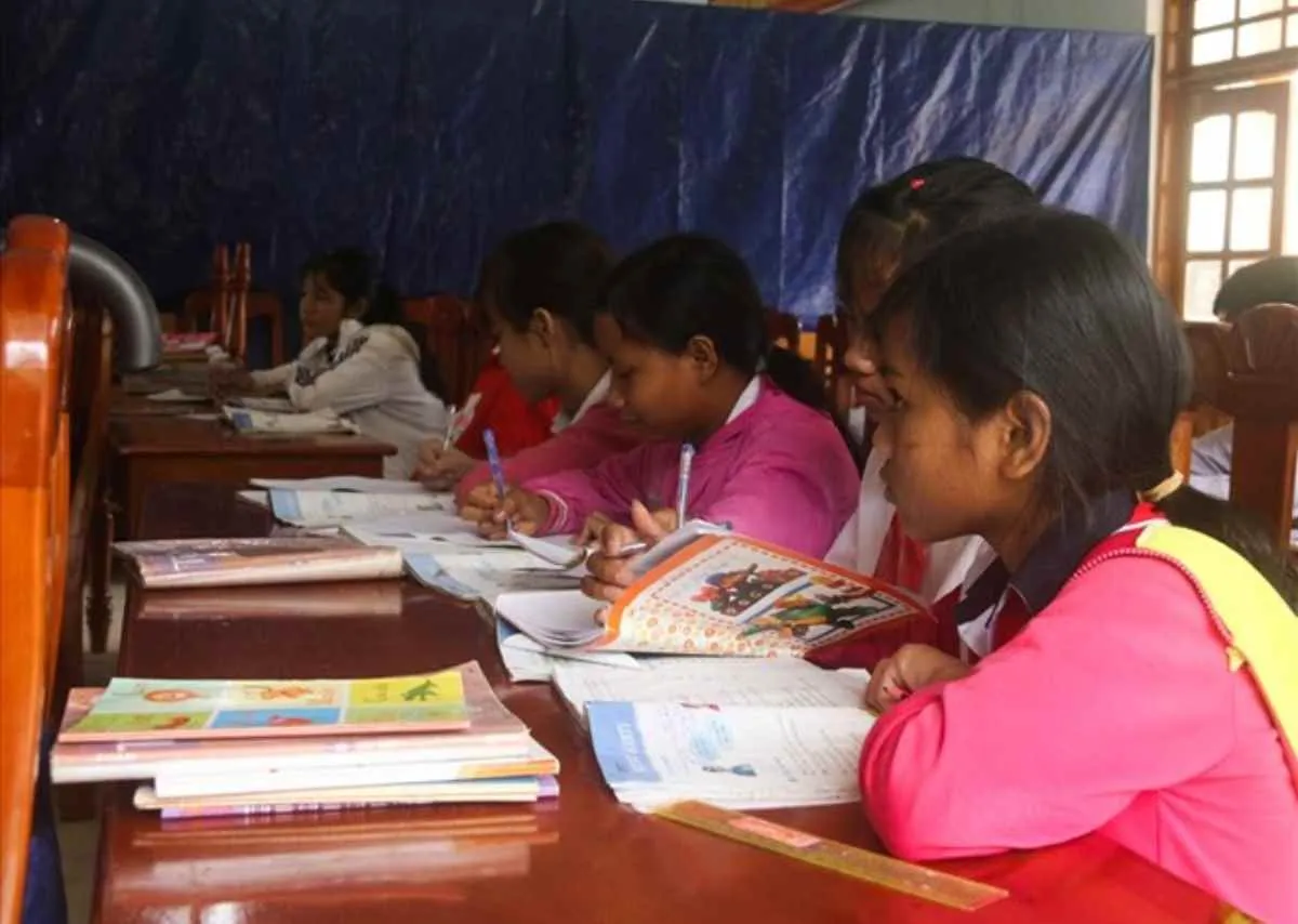 Người thầy mang chữ lên núi 6