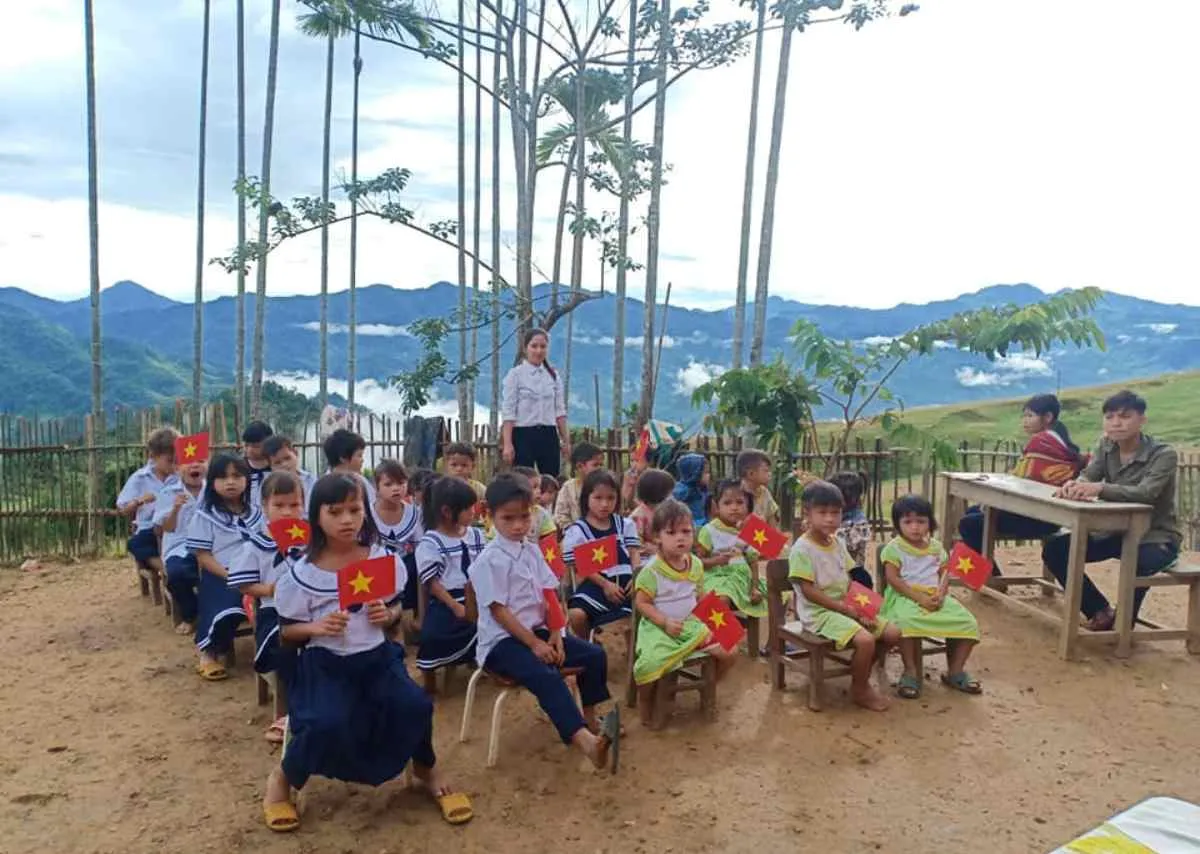 Người thầy mang chữ lên núi 5