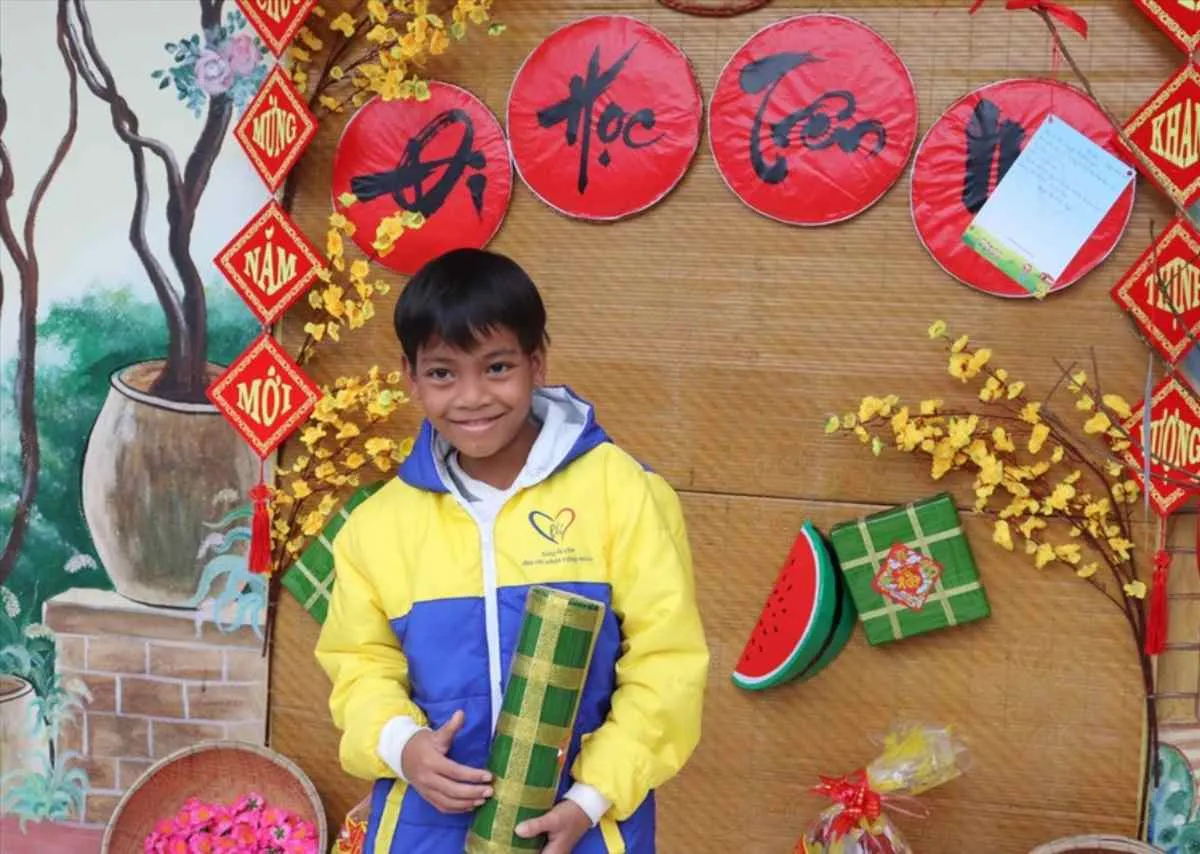 Người thầy mang chữ lên núi 7